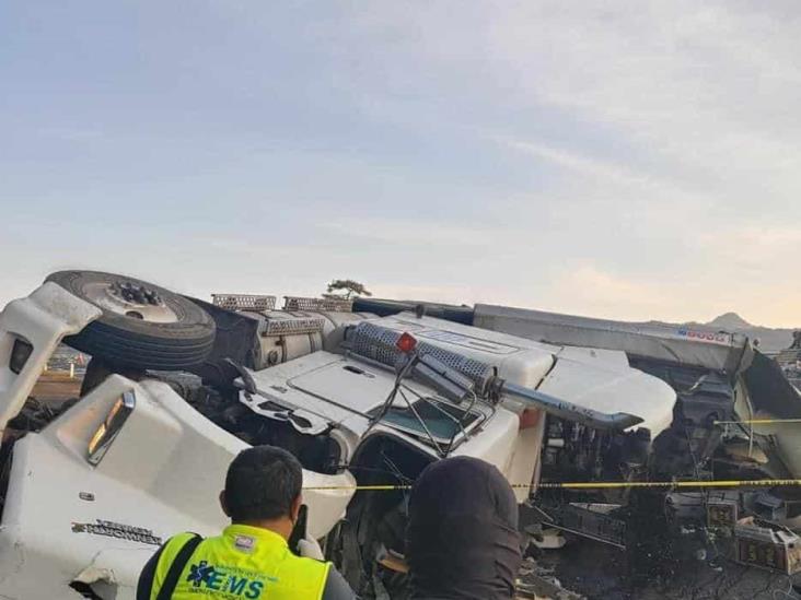 Hombre pierde la vida tras sufrir accidente sobre carretera federal Xalapa-Perote