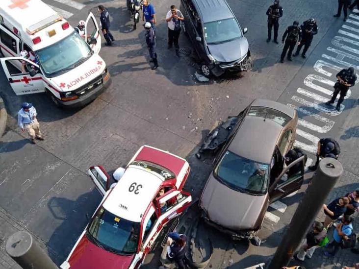 Deja tres lesionados, carambola en centro de Córdoba