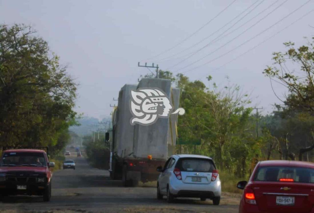 A marchas forzadas, construcción del puente en carretera Mecayapan – Tatahuicapan