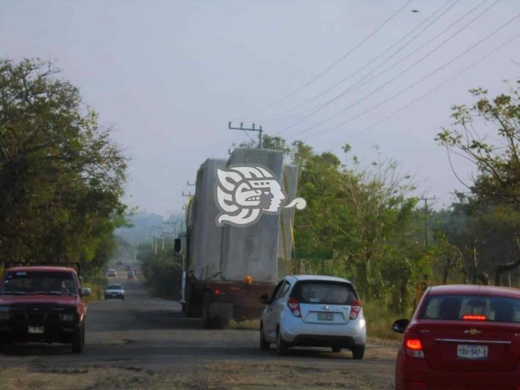 A marchas forzadas, construcción del puente en carretera Mecayapan – Tatahuicapan