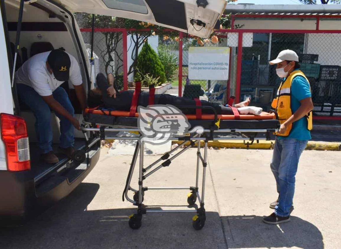 En Sayula, hondureña pierde el pie tras intentar subir al tren 