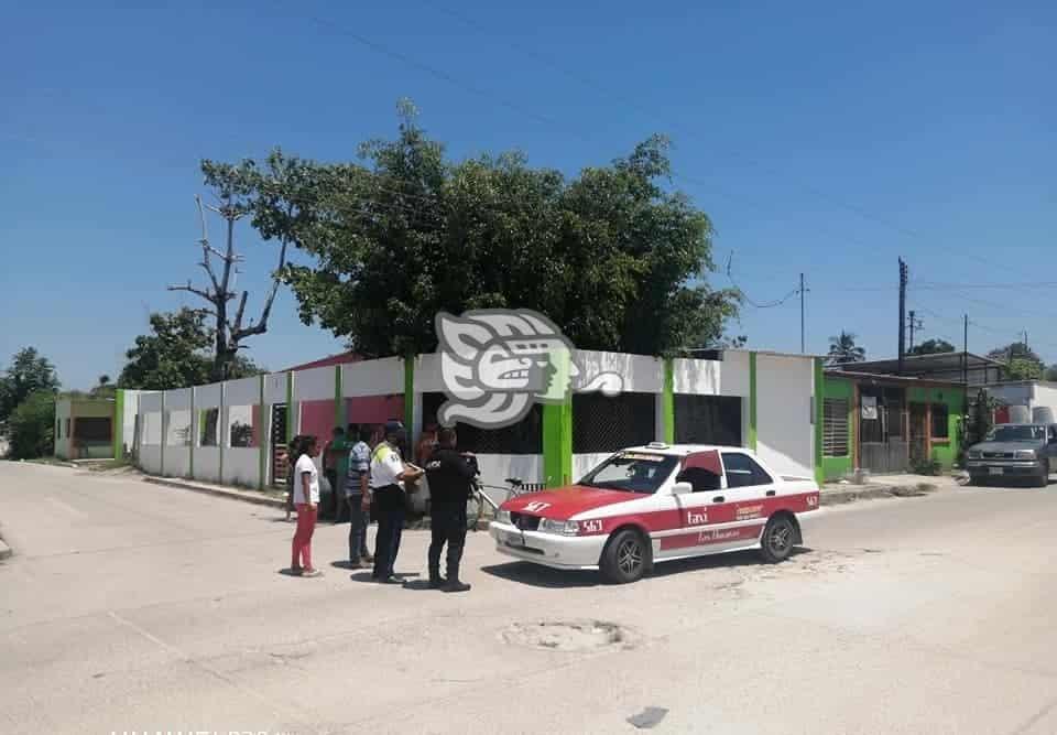 Taxista atropella a conocida comerciante en Las Choapas