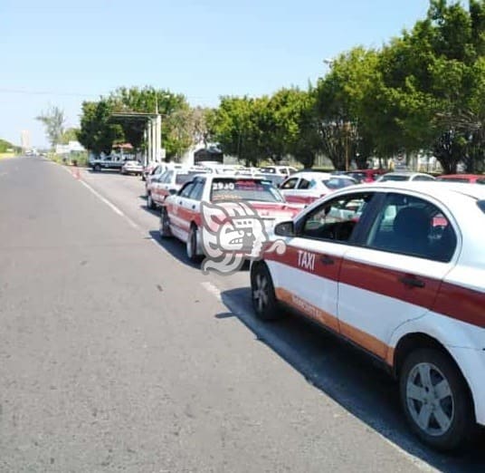 Taxistas exigen a la empresa CIEGSA les otorgue la residencia 