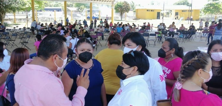 Ixhuatlán del Sureste se pinta de Rosa; La candidata no se olvidará de su gente