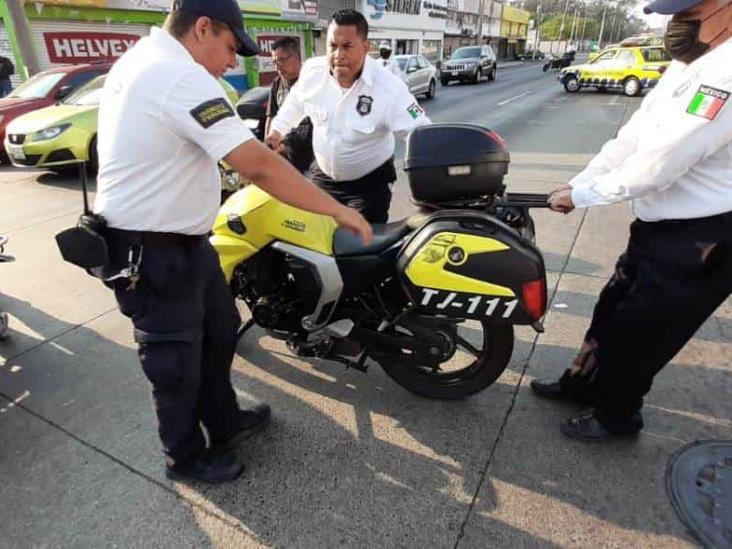 Camioneta particular impacta a moto patrulleros en Veracruz