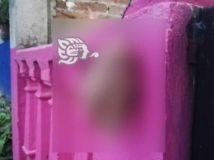 En Papantla dejan colgada cabeza cercenada y narco lona