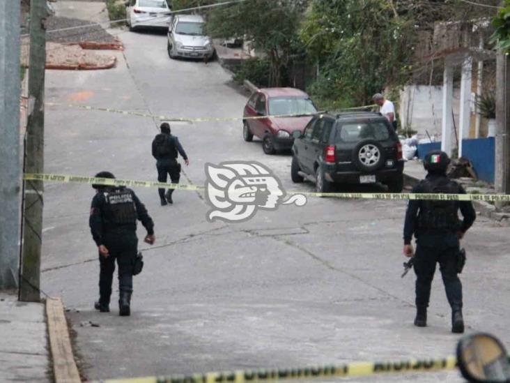 En Papantla dejan colgada cabeza cercenada y narco lona