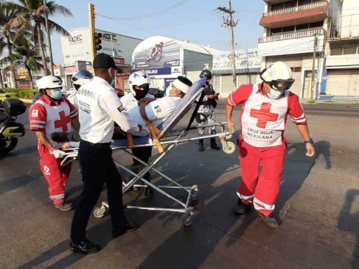 Camioneta particular impacta a moto patrulleros en Veracruz