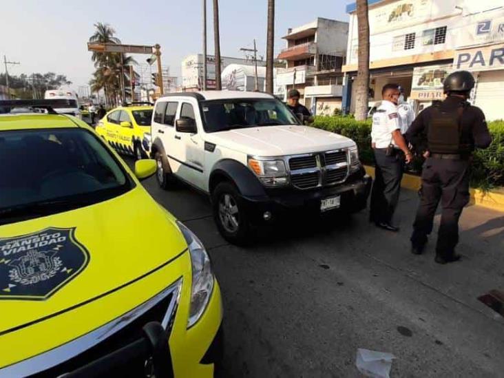 Camioneta particular impacta a moto patrulleros en Veracruz