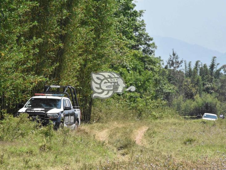 Hallan fosa clandestina en Escobedo; exhuman 2 cuerpos