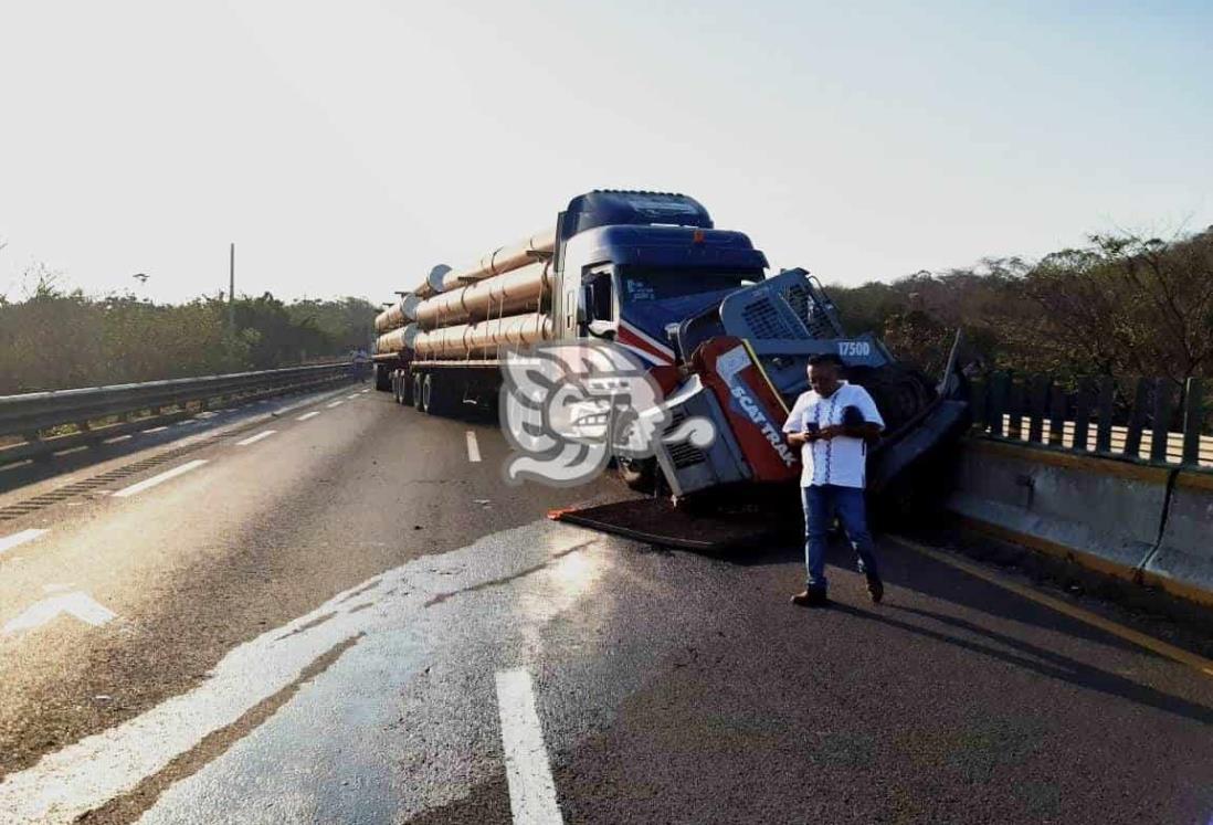 En tramo Isla-Acayucan contratista sufre choque por alcance