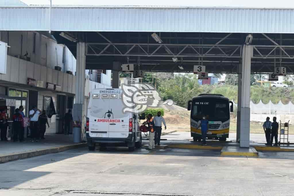 Menor estuvo a punto de asfixiarse en terminal de Acayucan