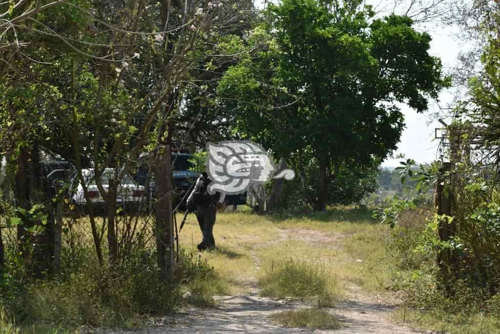 Buscan fosas clandestinas en rancho de Sayula de Alemán