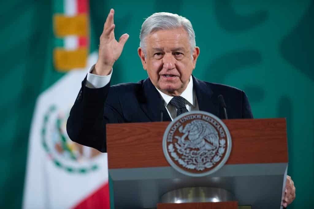 Crítica AMLO al INAI por acción contra Padrón de Telefonía Móvil