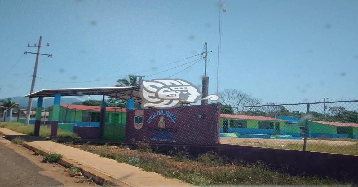 Abandono de escuelas en Cosolea atrae a los amigos de lo ajeno