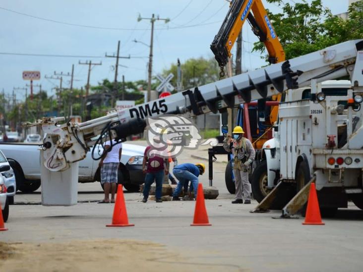 Ebrio transportista causa masivo apagón en Coatzacoalcos