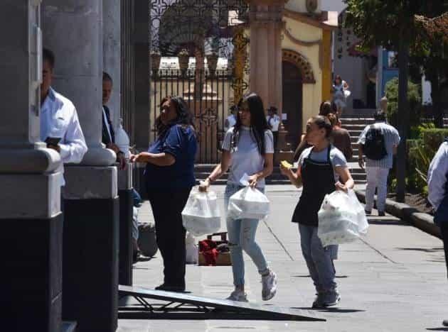 Ante pandemia de Covid, abogados venden comida para sobrevivir