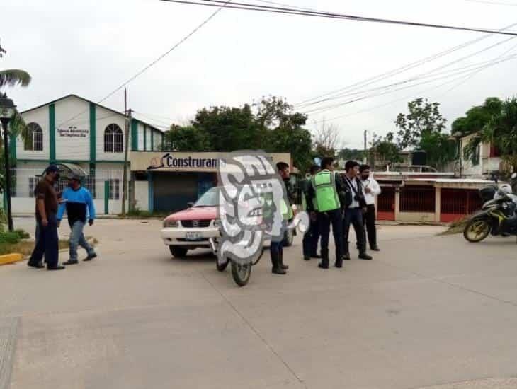 Taxista le da un llegue a cobrador en Villa Cuichapa