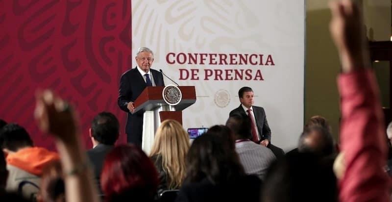 Pide AMLO a periodistas no hacer preguntas comprometedoras durante sus conferencias