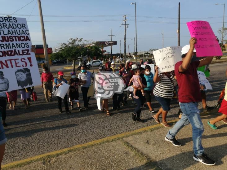 Se manifiestan por inocencia de jóvenes detenidos en Coatza