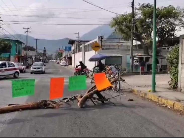 Bloquean carretera Orizaba-Zongolica; denuncian detenciones ilegales de SSP