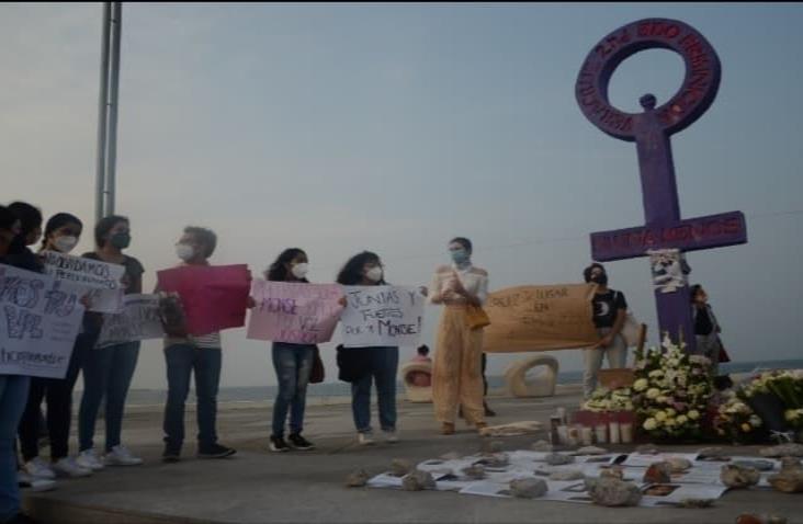 Familiares piden justicia tras muerte de joven golpeada en Boca del Río