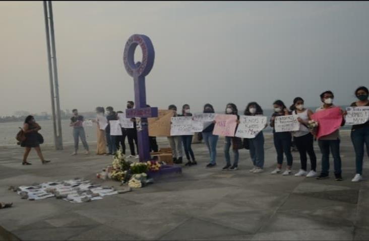 Familiares piden justicia tras muerte de joven golpeada en Boca del Río