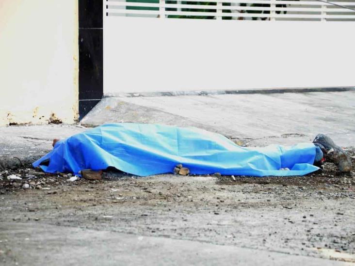 Hombre pierde la vida tras electrocutarse y caer de un edificio en Veracruz