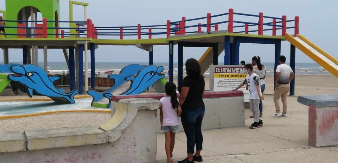 Celebran semáforo amarillo en playa de Coatzacoalcos