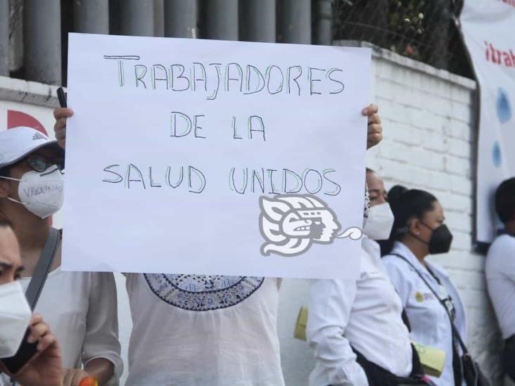 Desde primera línea contra COVID-19 en Veracruz, médicos exigen ser vacunados