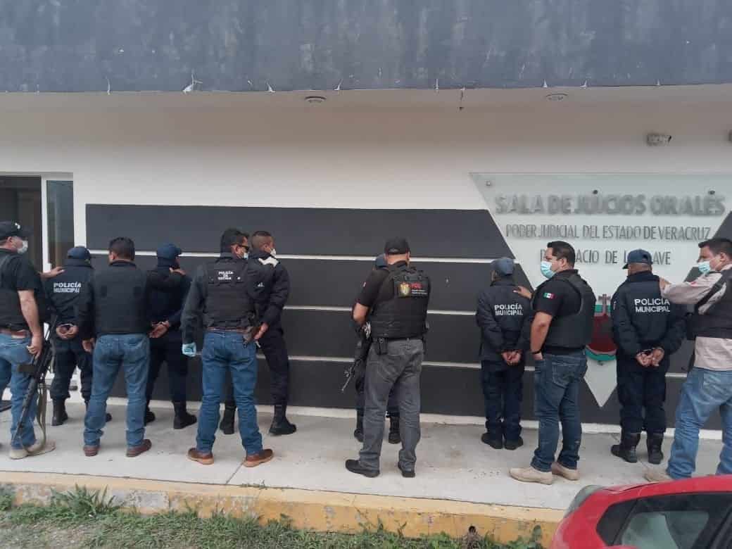 Arrestan a policías del norte de Veracruz por intento de rescate a delincuentes