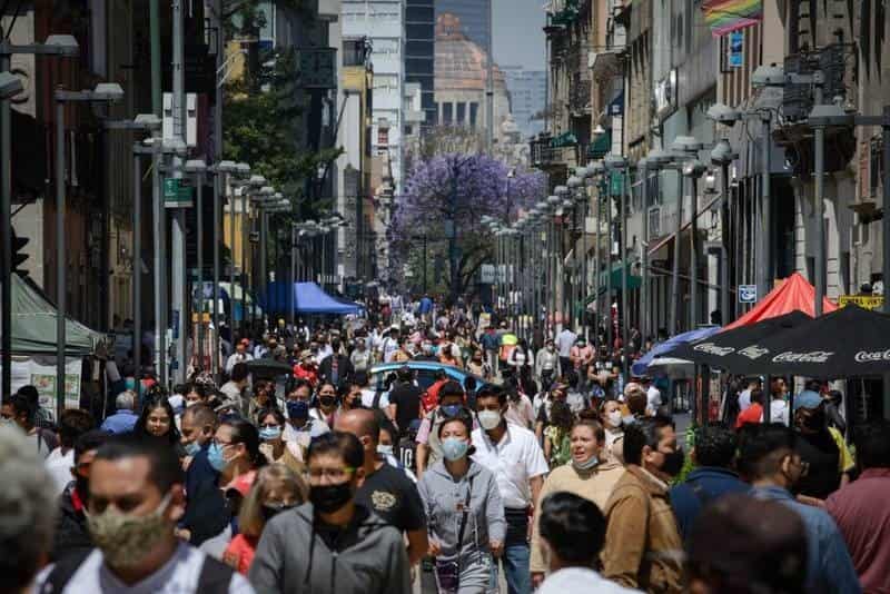 Economía mexicana tiene en febrero su peor caída mensual desde mayo de 2020