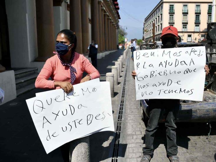 En Xalapa, padre clama ayuda para medicamento de su hijo