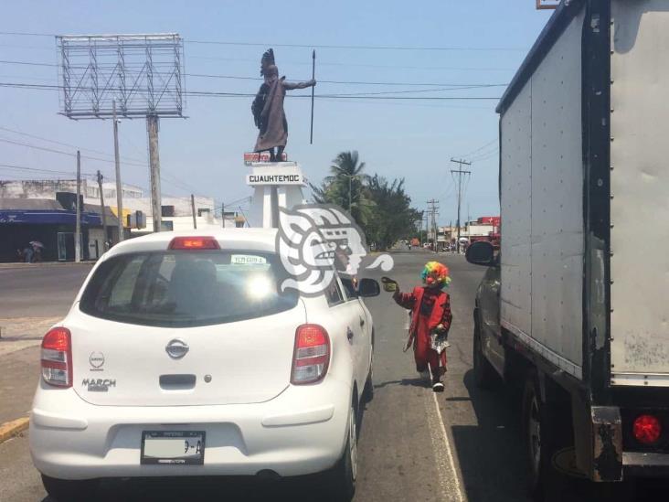 Infancia vulnerada; niños trabajan a pleno sol en Veracruz