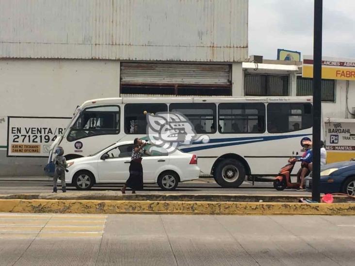 Infancia vulnerada; niños trabajan a pleno sol en Veracruz