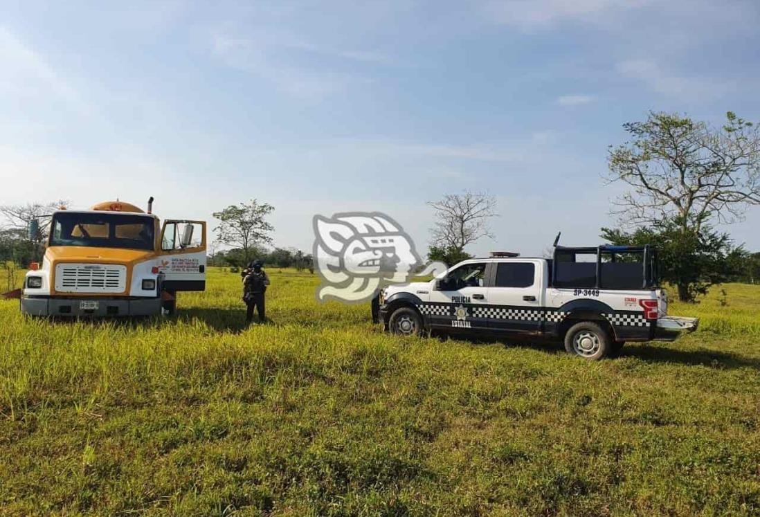 Fuerza Civil recupera pipa de gas robada en zona rural de Texistepec