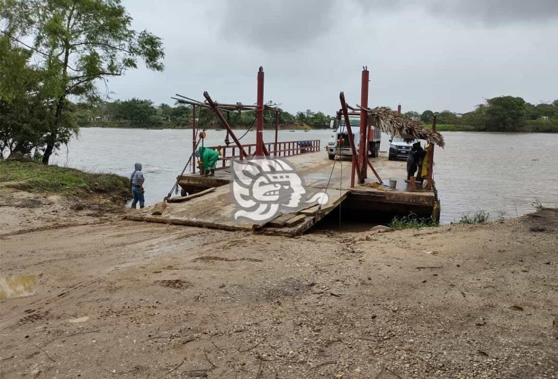 Presenta daños transbordador que atraviesa el rio Uxpanapa