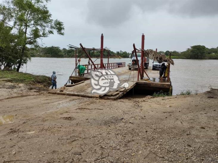 Presenta daños transbordador que atraviesa el rio Uxpanapa