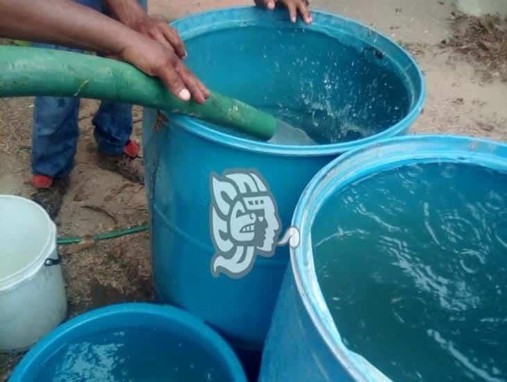 Trabajan a marchas forzadas para restablecer agua potable en Moloacán