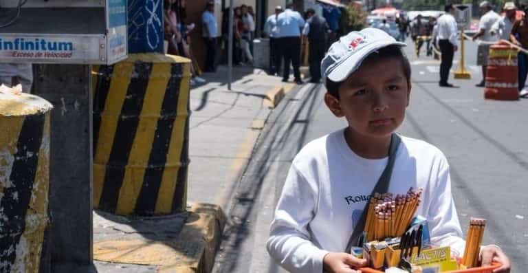 Tres de cada 10 mexicanos de 15 años no logran concluir la educación básica