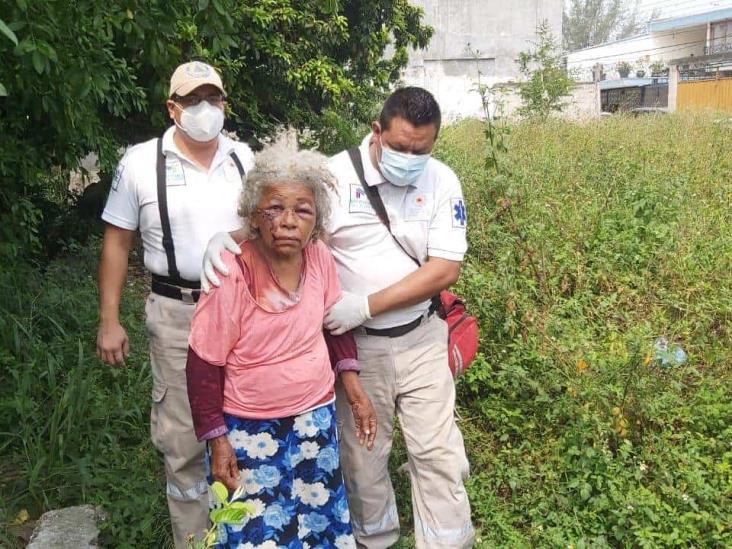 Golpean a mujer de la tercera edad en Martínez de la Torre