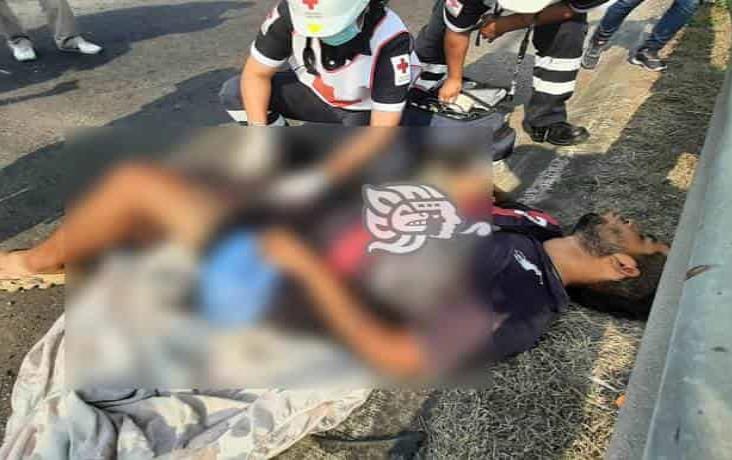 Joven motociclista derrapa en calles del Nuevo Veracruz