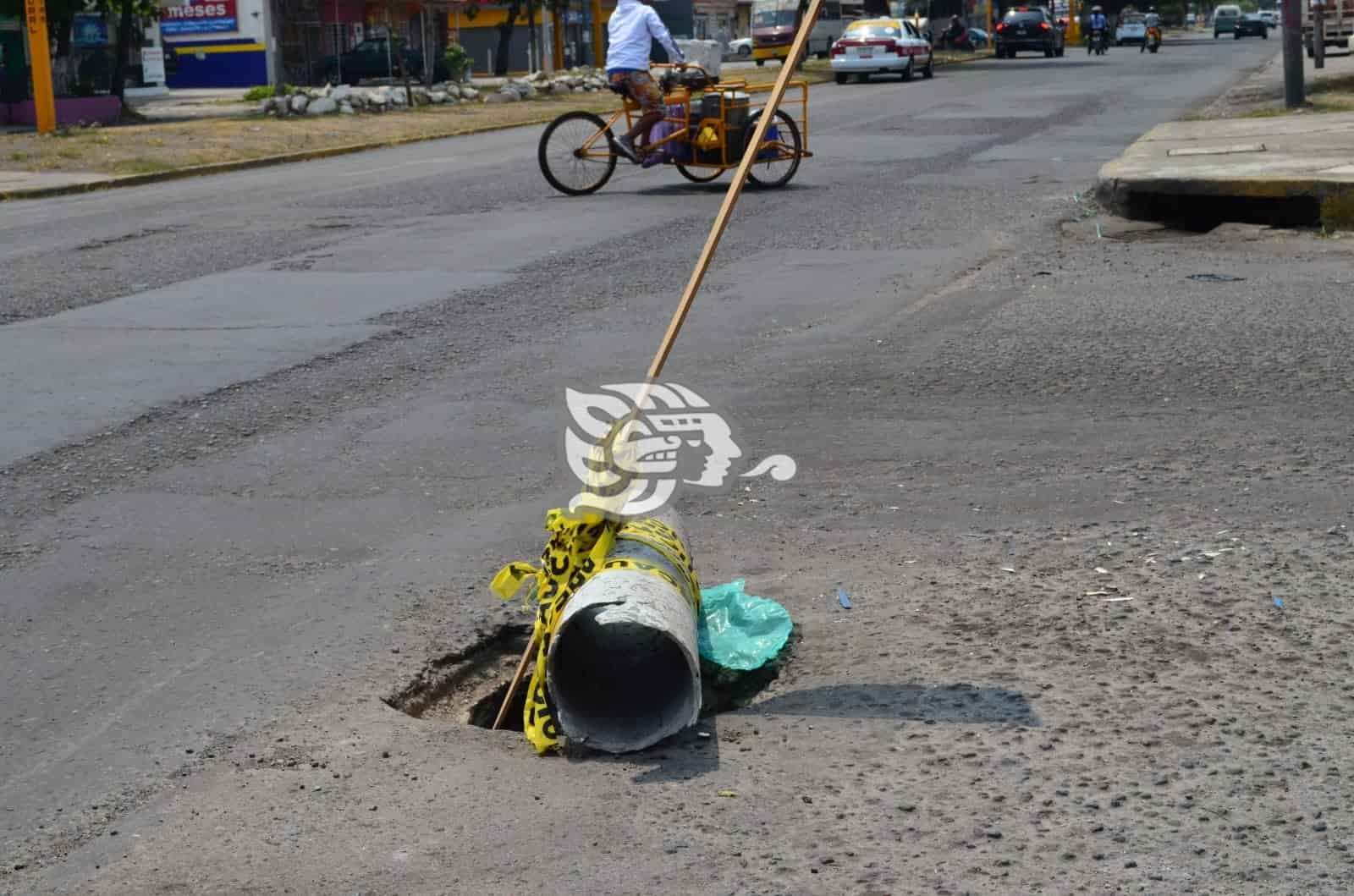 Llena de hoyos y tapas sin registro se encuentra calle Gutiérrez Zamora