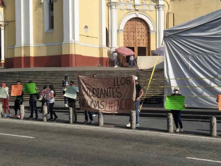 Estudiantes de Antorcha Campesina exigen vacunas vs Covid