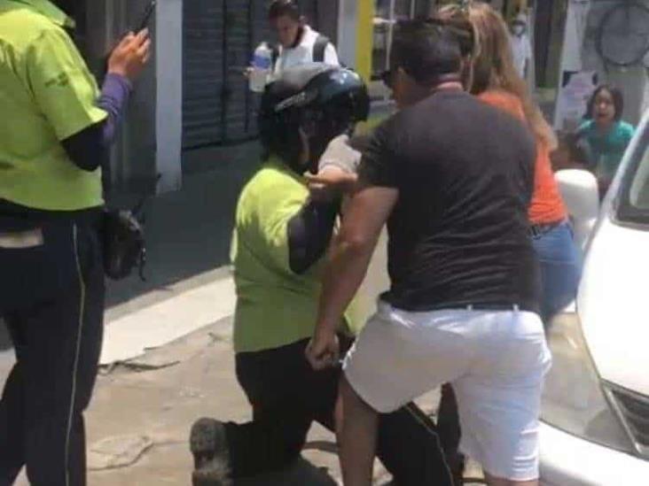 Pareja encara a empleados de parquímetros en Veracruz; aseguran pagar en tiempo