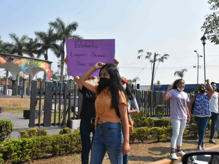 Estudiantes del Movimiento Antorchista exigen vacuna en Córdoba