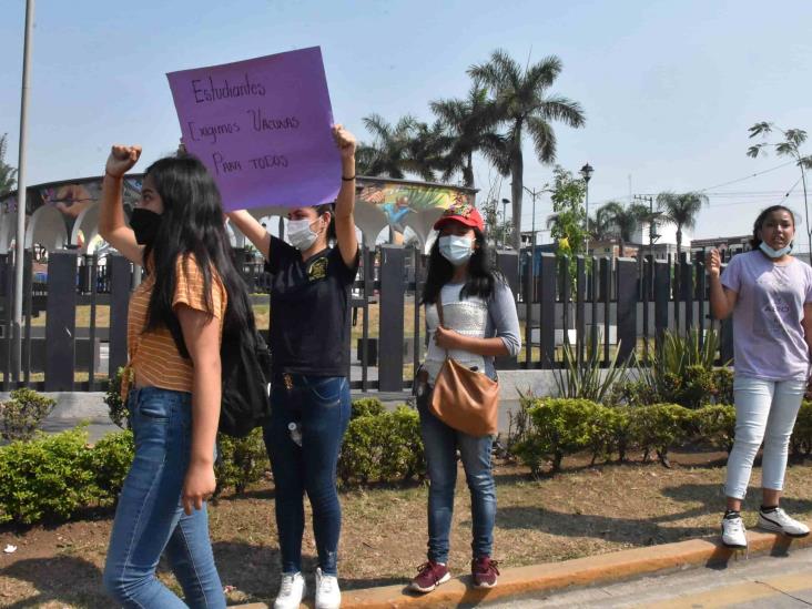 Estudiantes del Movimiento Antorchista exigen vacuna en Córdoba