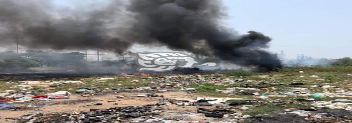 Incendio de pastizales alarma a vecinos de Hato Nuevo, en Cosolea 