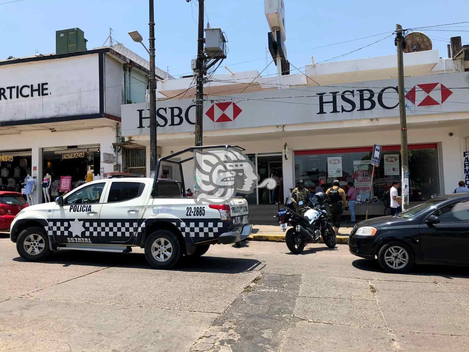 Roban casi 350 mil pesos a médico al salir de banco en Acayucan