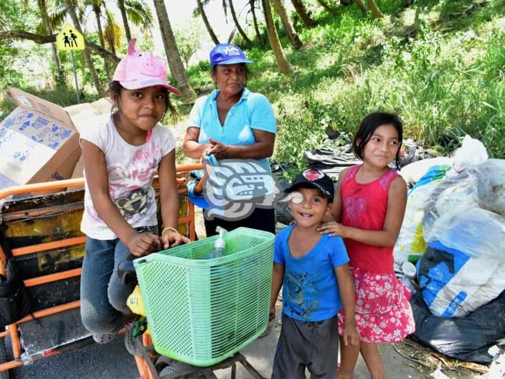 A pesar de carencias, no pierden ilusión de festejar su día